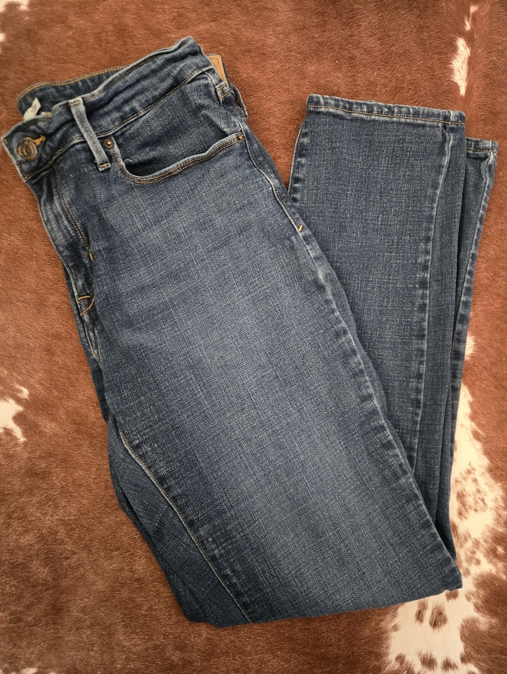 Classic Women's Mid Rise Skinny Levi Jeans
